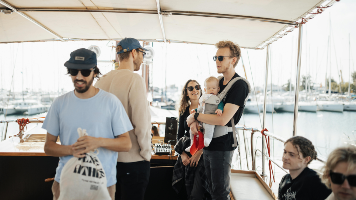 8 Outfit & Shoe Rules for a Boat Party (So You Don’t Ruin Your Night)